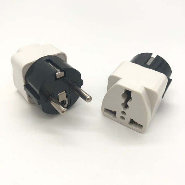 TRAVEL UNIVERSAL POWER OUTLET ADAPTER